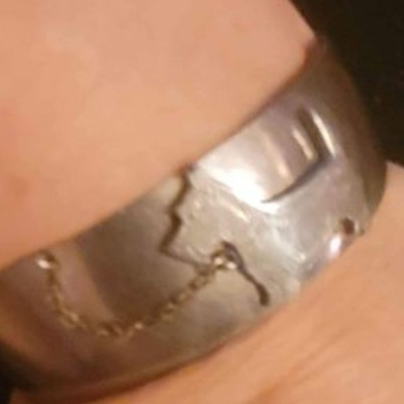 Unique stainless steel scotty dog cuff bracelet/pre-loved - Picture 5 of 8